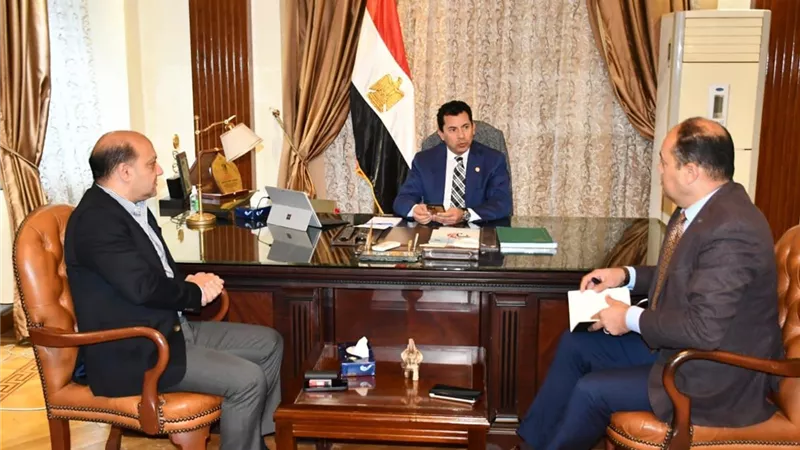 وزير الرياضة يبحث استعدادات مصر لإستضافة بطولة العالم للجمباز