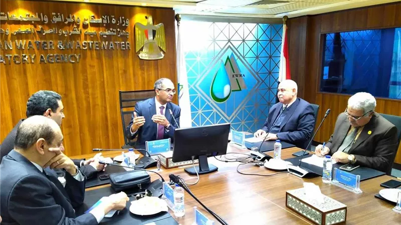 نائب وزير الإسكان يناقش فرص تطوير عدادات المياه الذكية
