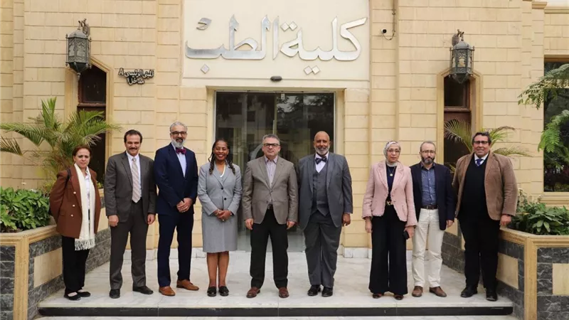 رئيس جامعه عين شمس يستقبل وفداً من 