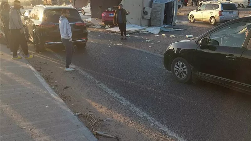 حادث تصادم مروع بطريق مصر إسماعيلية الصحراوي أمام سوق العبور