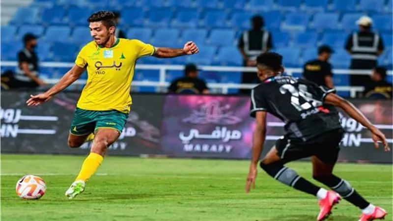 محمد شريف يقود هجوم الخليج السعودي أمام الفيحاء بالدوري