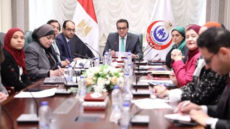 وزير الصحة يناقش الاستراتيجية القومية لعلاج سرطان الأطفال