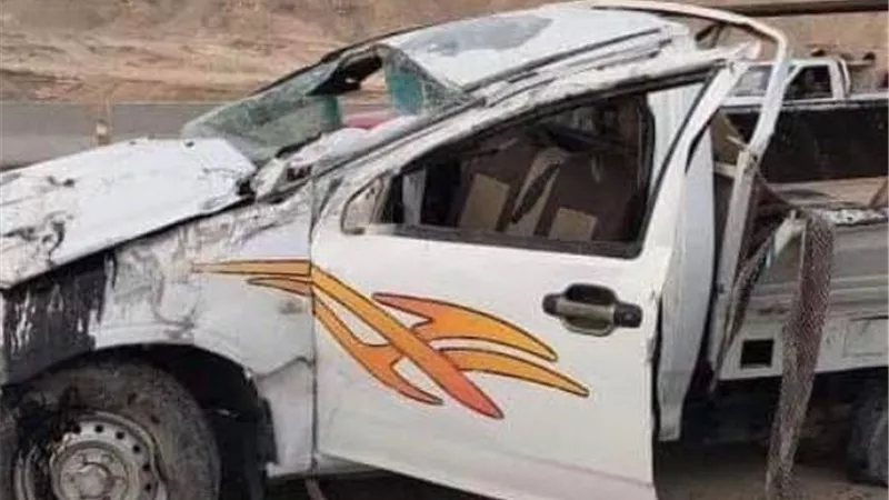 مصرع طفل دهسته سيارة دبابة واصابة 11 بينهما اب ونجليه