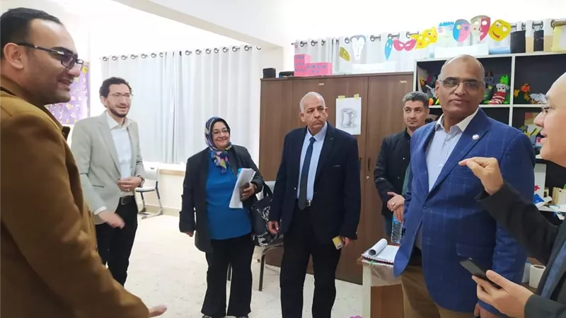 مدير تعليم المنيا يتفقد مدرسة مصر للتأمين الدولية للتكنولوجيا