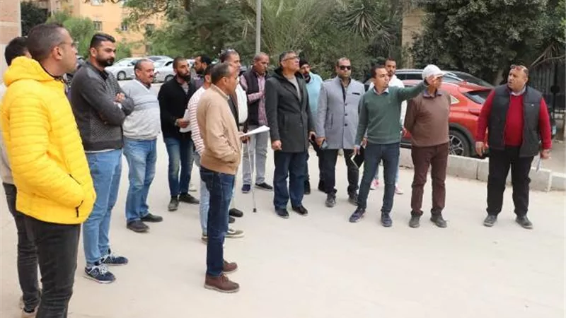 رئيس جهاز 6 أكتوبر يتفقد أهم المشروعات ويستمع لمطالب السكان.. صور