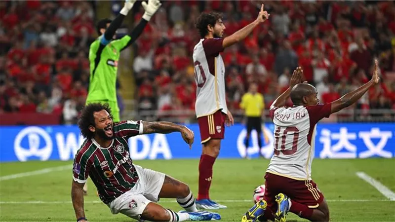 ناصر عباس : اتمنى العدل التحكيمى فى مباراة الاهلى واوراوا .. شاهد