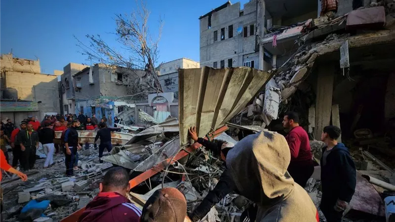 إسرائيل أسقطت مئات القنابل التي يبلغ وزنها 2000 رطل على غزة