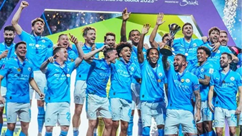 فرحة الأبطال بكأس العالم للأندية - شاهد سعادة لاعبى السيتى