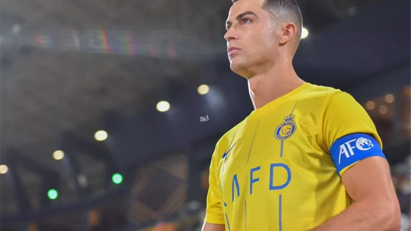 النصر ضد الاتفاق .. رأسية رونالدو يتصدى لها باولو