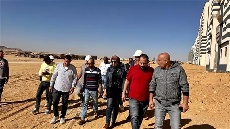مسئولو الإسكان في جولة تفقدية لمتابعة أعمال المرافق بمدينة السويس