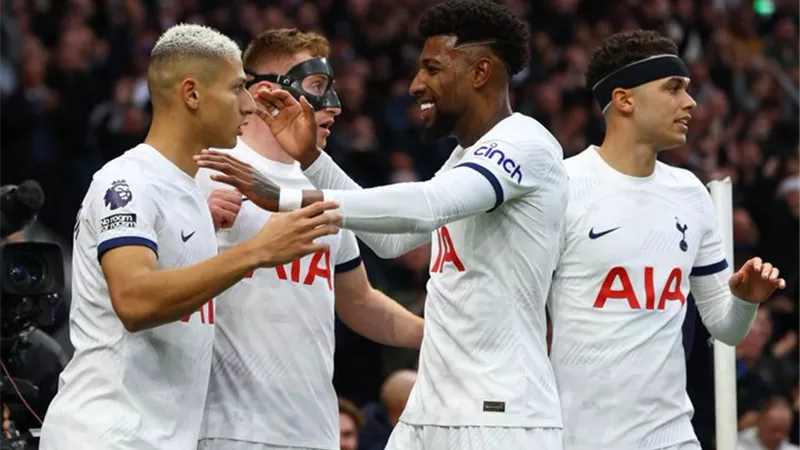 توتنهام يفوز علي إيفرتون بنتيجة 2-1 في الدوري الإنجليزي