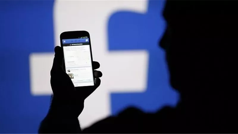 ضبط طالب هدد سيدة بالإيذاء عبر رسائل سب وقذف على 