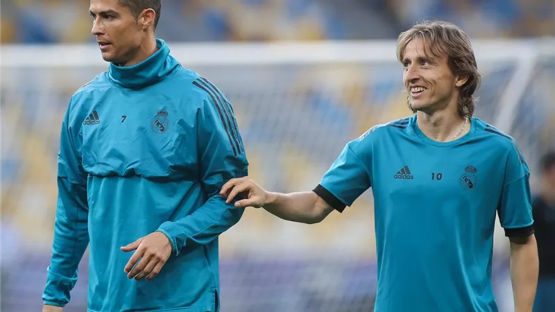 مقابل 30 مليون يورو سنويًا.. رونالدو يحسم انتقال مودريتش للنصر