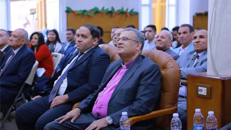 رئيس الإنجيلية يشهد انضمام أعضاء جدد ويزور مدرسة السلام