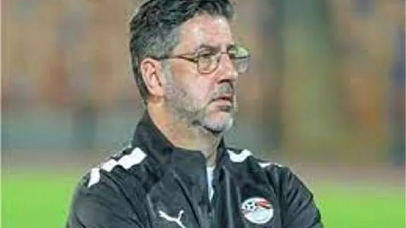 يجيد قراءة المباريات .. فيتوريا يشيد بنجم وسط الاهلى