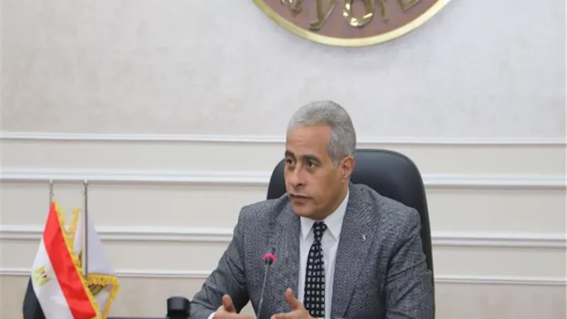 وزير العمل يتابع إجراءات تنفيذ إطلاق منصة إلكترونية للعمالة غير