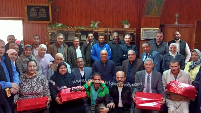 عميد آداب المنوفية يكرم المحالين إلى المعاش