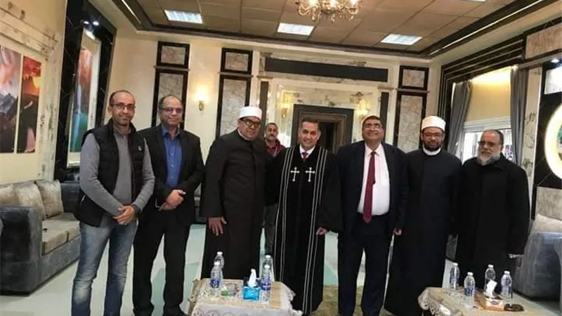 خريجي الأزهر ولجنة صانعي السلام بالمنيا يهنئون الاخوة الاقباط