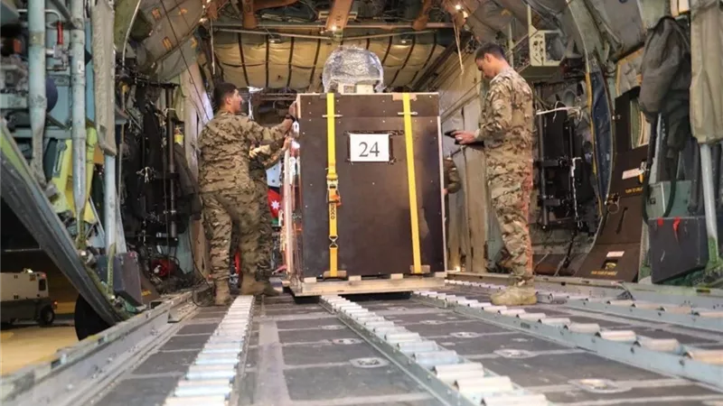 الأردن ينفذ إنزالا جويا إغاثيا لمحاصرين في كنيسة بغزة