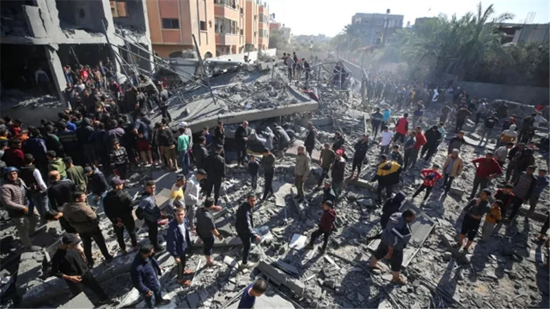 استشهاد 70 فلسطينيا في قصف إسرائيلي على مخيم المغازي بوسط غزة