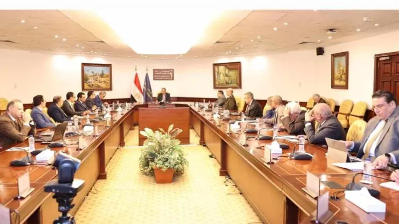 وزير الاتصالات يناقش وضع قانون خاص للذكاء الاصطناعى