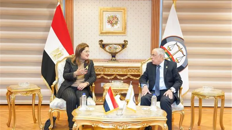 تشغيل 20 مركز متنقل لتقديم خدمات النيابة العامة