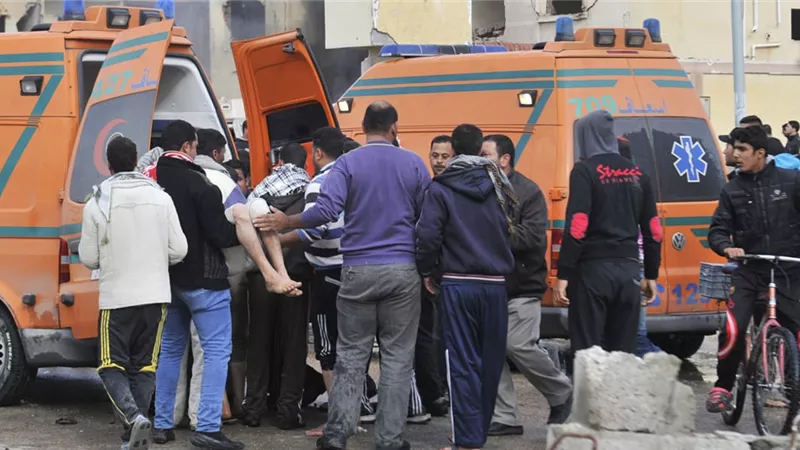 اصابة 5 أشخاص فى تصادم سيارتين بسمالوط