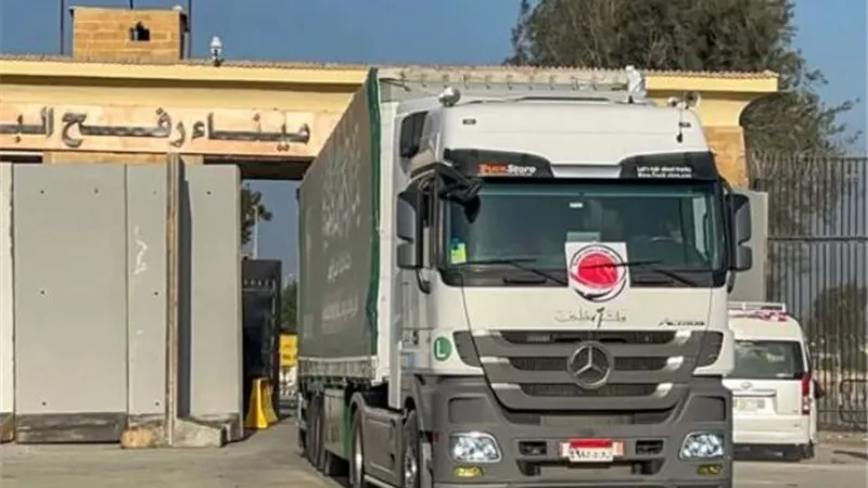 عبور 76 شاحنة ميناء رفح البري من بينها شاحنات وقود إلى قطاع غزة
