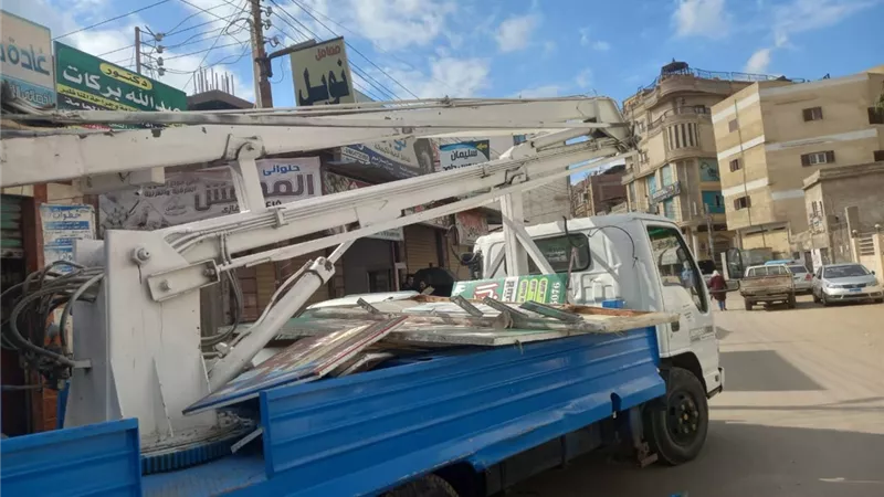 محافظ كفرالشيخ: إزالة 223 إعلان مخالف بمراكز المحافظة