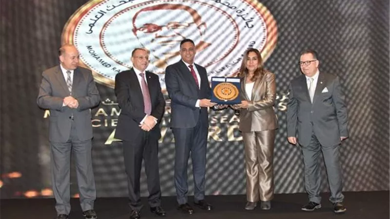 جامعة الدلتا للعلوم والتكنولوجيا تُكرم محافظ دمياط