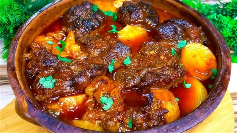 طاجن اللحم بالبصل والبطاطس