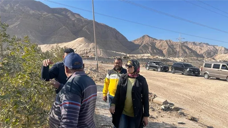 رئيس جهاز السويس الجديدة تتابع اعمال السياج الأخضر بعتاقة الصناع