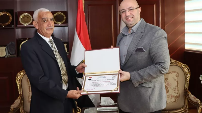 بعد ٤٠ سنه خدمه.. بنى سويف تكرم رئيس العُمال