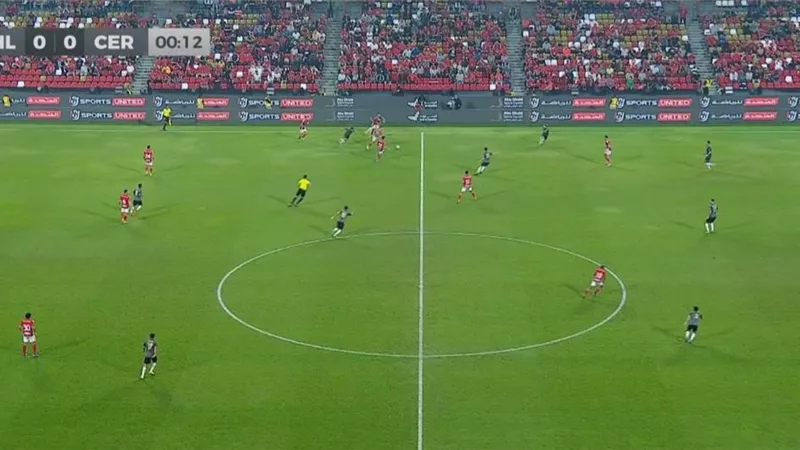 بعد 30 دقيقة مازال التعادل السلبى قائم بين الاهلى وسيراميكا