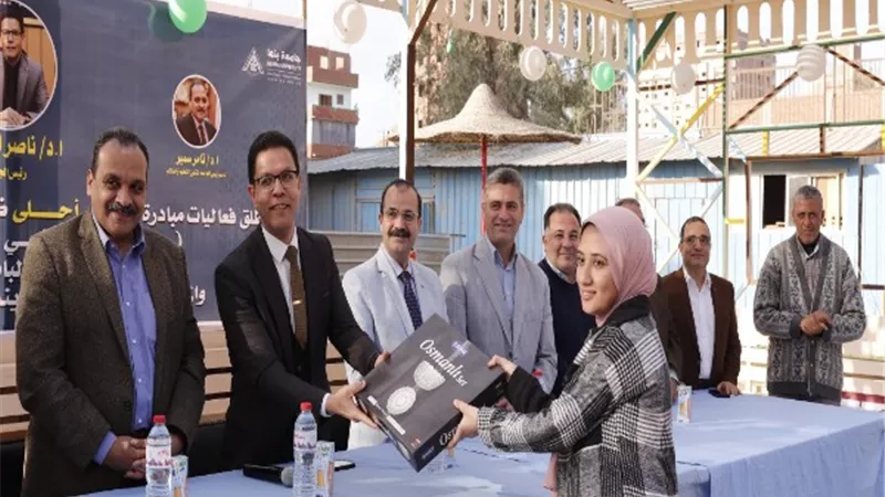 رئيس جامعة بنها يُكرم الفائزين في مسابقات الأنشطة الطلابية.. صور