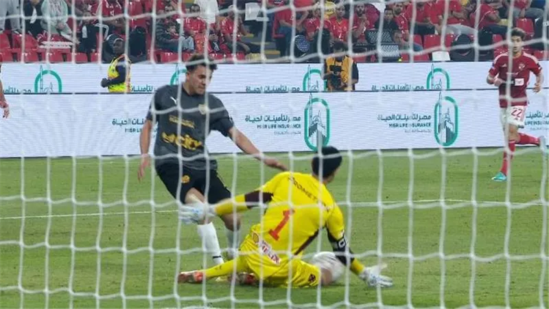 نجم الاهلى يكشف تفاصيل إصابة الشناوى فى مباراة سيراميكا