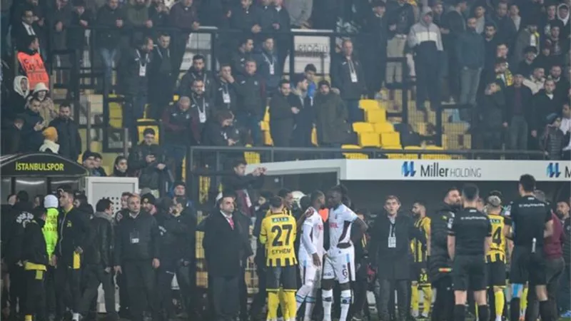 الاتحاد التركي يصدر قرارا بشأن أحداث مباراة اسطنبول وطرابزون سبور