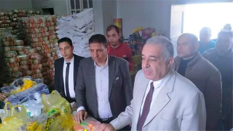 السكرتير العام المساعد ورئيس مدينة سمالوط يتابعون منافذ بيع السلع