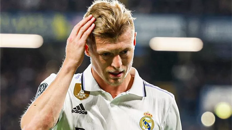 ريال مدريد يحاول إقناع نجم الفريق بالتمديد.. واللاعب يدرس الإعتزال