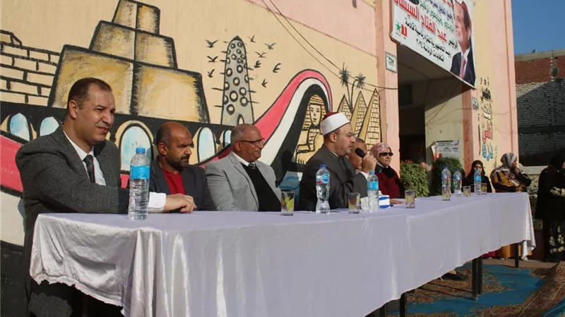 وكيلا وزارة التعليم والأوقاف ببنى سويف يكرمان حفظة القران بناصر