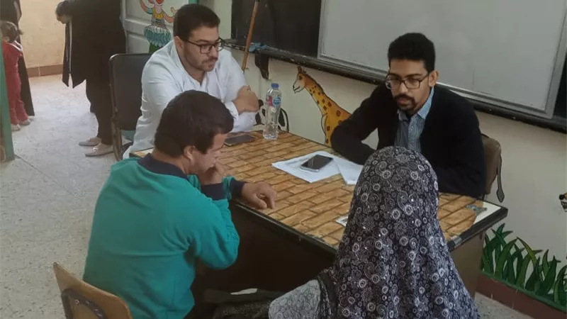 قافلة جامعة القناة عالجت طلاب المدرسة الفكرية بالإسماعيلية