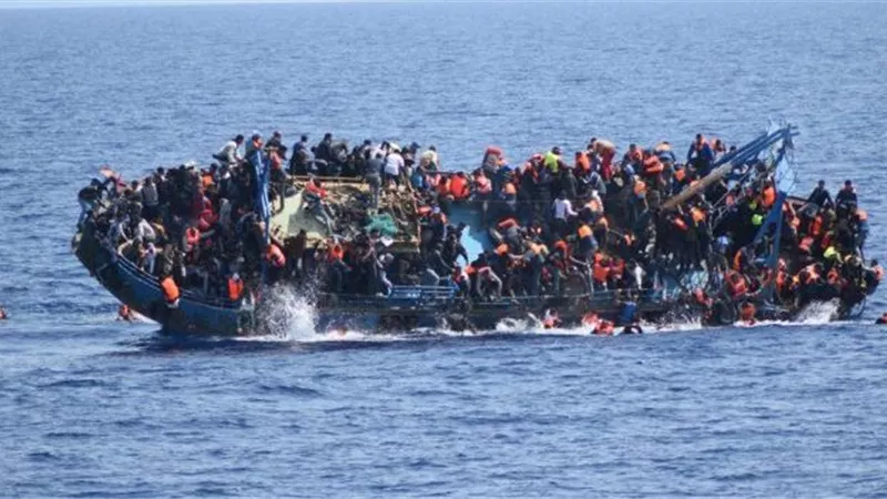 الجيش اللبناني: إنقاذ 54سوريًا بعد تعرض مركبهم للغرق شمالي البلاد