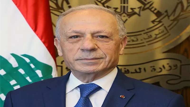وزير الدفاع اللبناني يصدر قرارا بتجميد مفعول تراخيص حمل الأسلحة