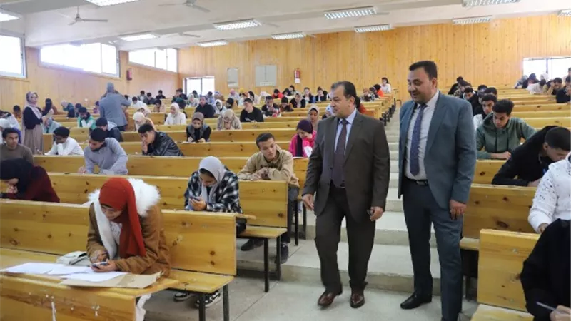 انطلاق امتحانات الفصل الدراسى الاول بجامعة جنوب الوادى
