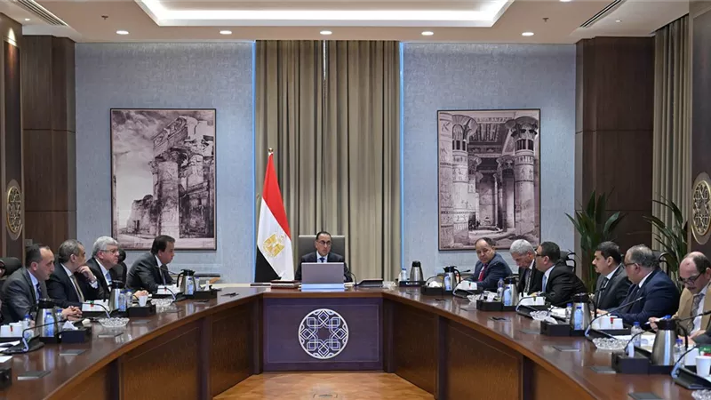 مدبولى يتابع جهود توفير الأدوية والمستلزمات الطبية بالمستشفيات