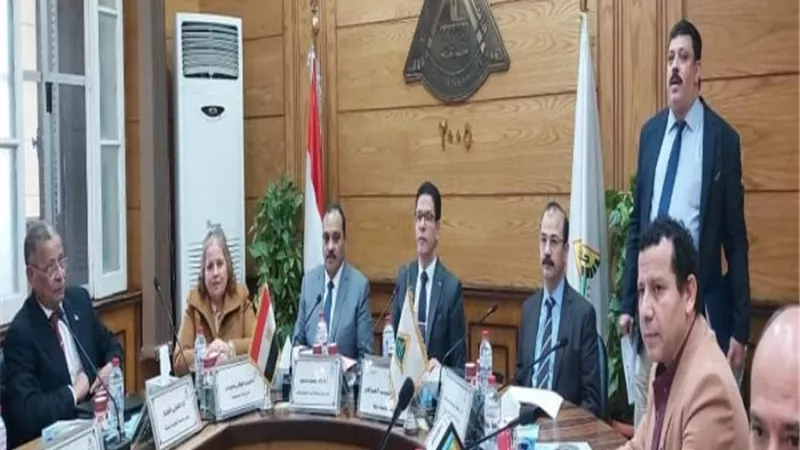 الجيزاوي يستعرض الإستعدادات الخاصة بإمتحانات الفصل الدراسي الأول