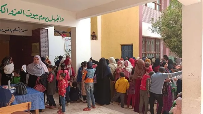 خدمة طبية متكاملة في قافلة حياة كريمة بقصاصين الإسماعيلية