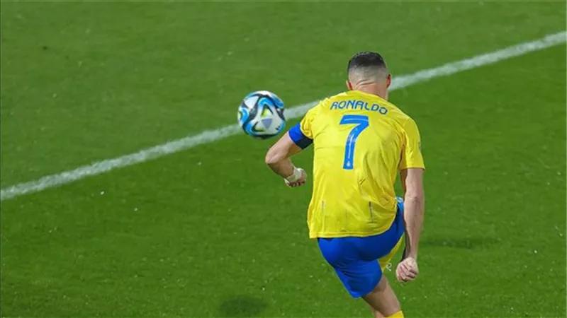 هدف رونالدو فى كلاسيكو الاتحاد والنصر - فيديو