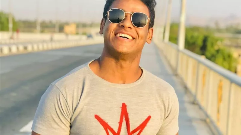 الفنان أحمد زكي محمد : 