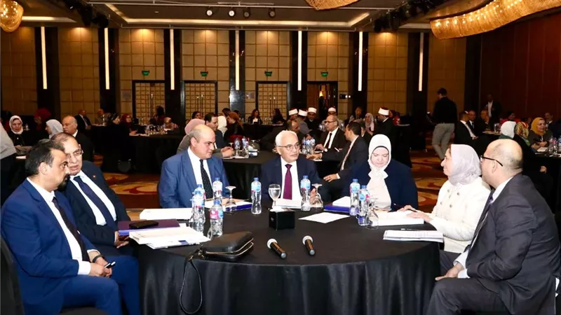 حجازى: الارتقاء بالخصائص السكانية للمواطنين على رأس الاولويات